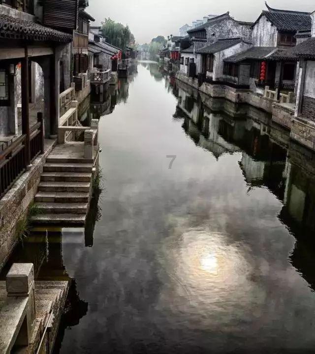 苏州墨客园2024新年龙卡发布会暨油画大师赖东民艺术交流会在苏州举行